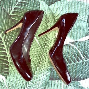 Vince Camuto black patent leather round toe pumps